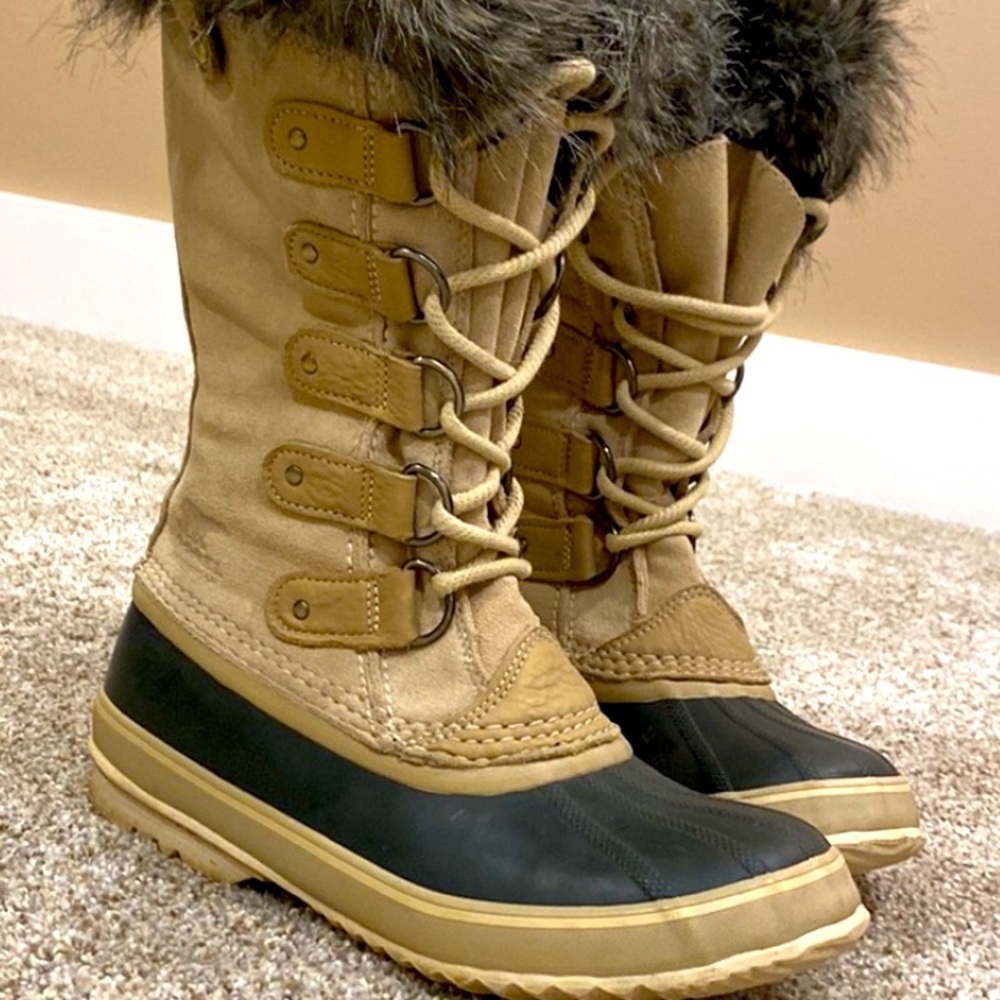 Sorel waterproof warm winter boots. Size 7.5. Only worn once!